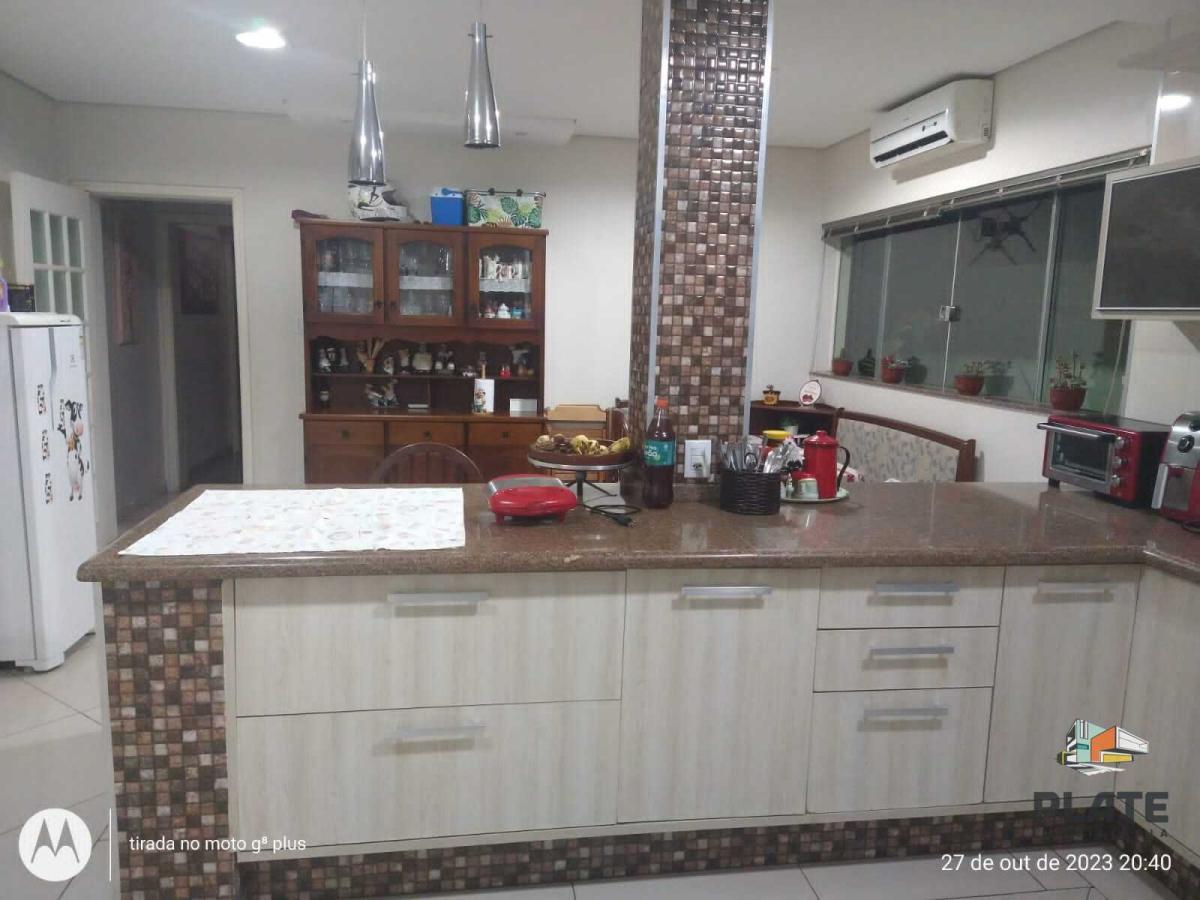 Casa à venda com 2 quartos, 160m² - Foto 2