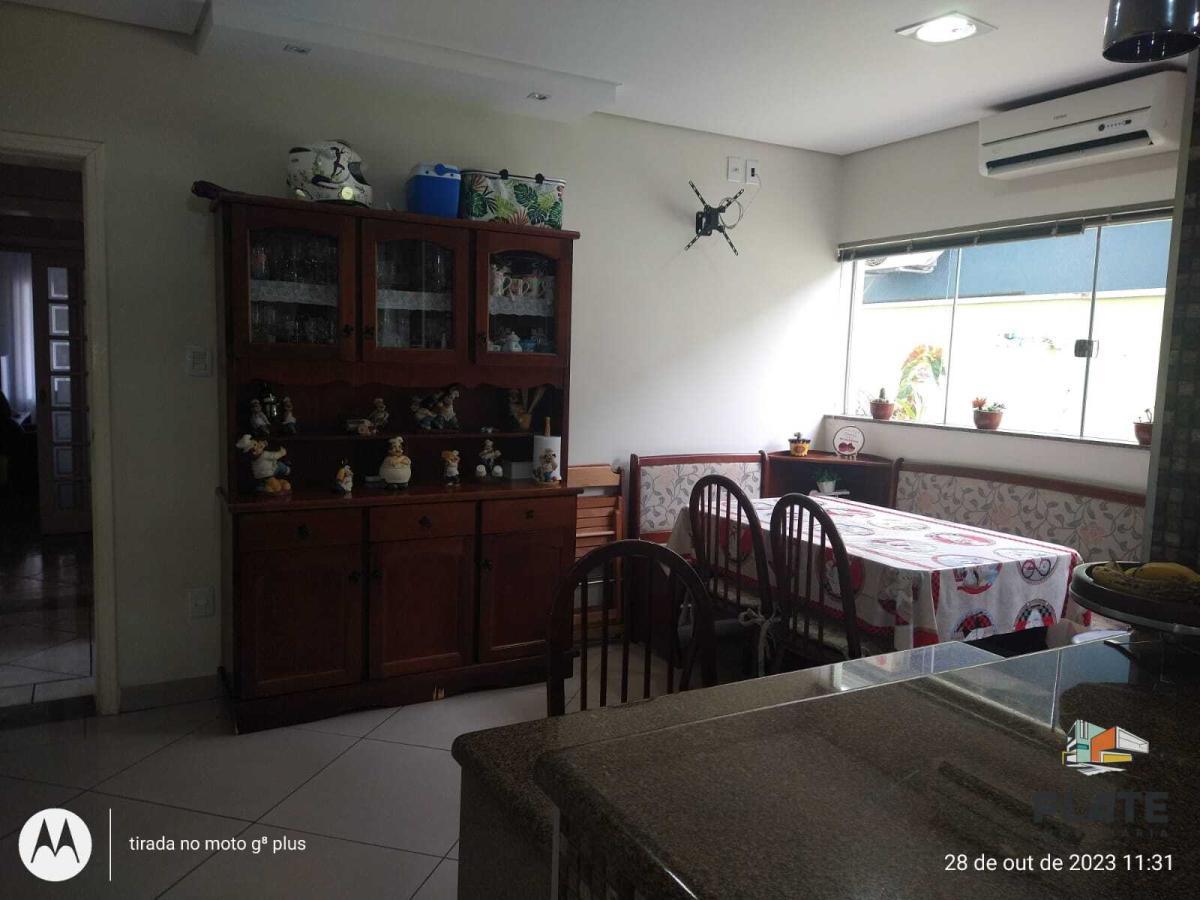 Casa à venda com 2 quartos, 160m² - Foto 5