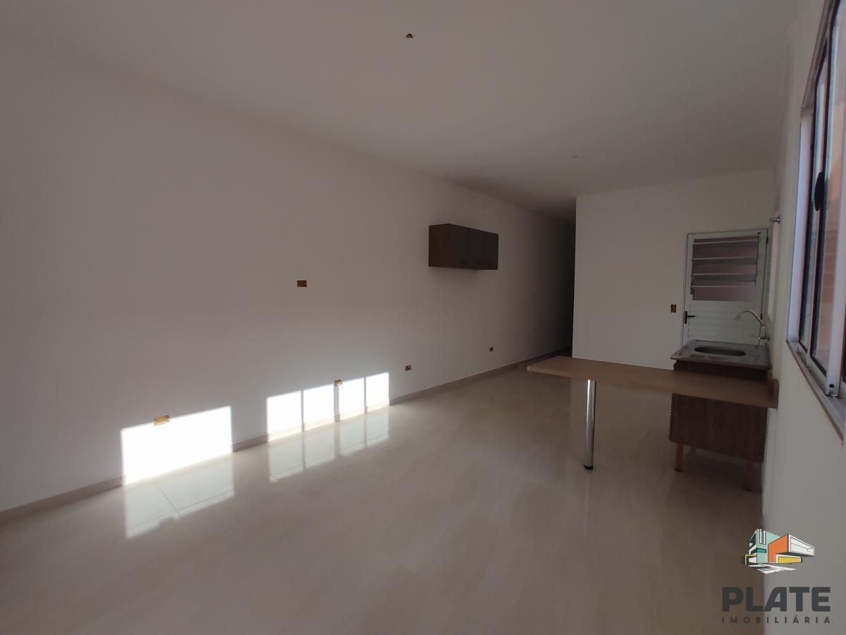 Casa à venda com 2 quartos, 125m² - Foto 4