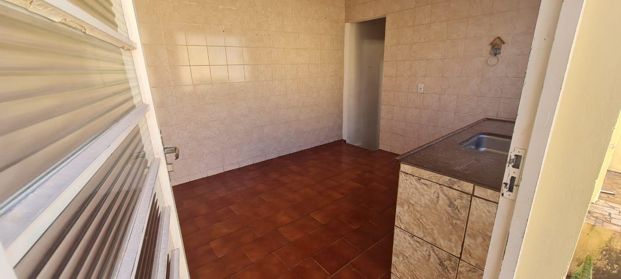 Casa à venda com 2 quartos, 300m² - Foto 9