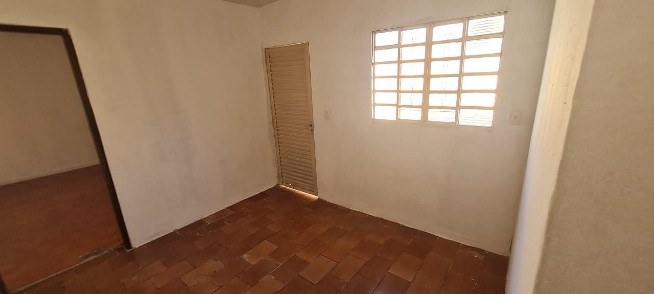 Casa à venda com 2 quartos, 300m² - Foto 8