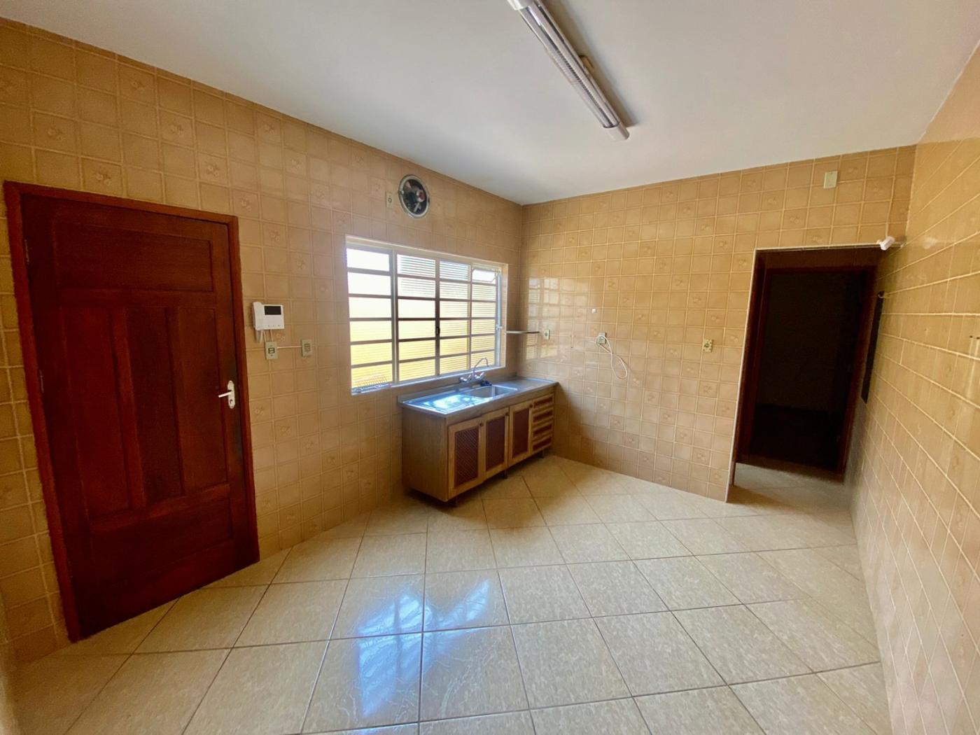 Casa à venda com 2 quartos, 210m² - Foto 5