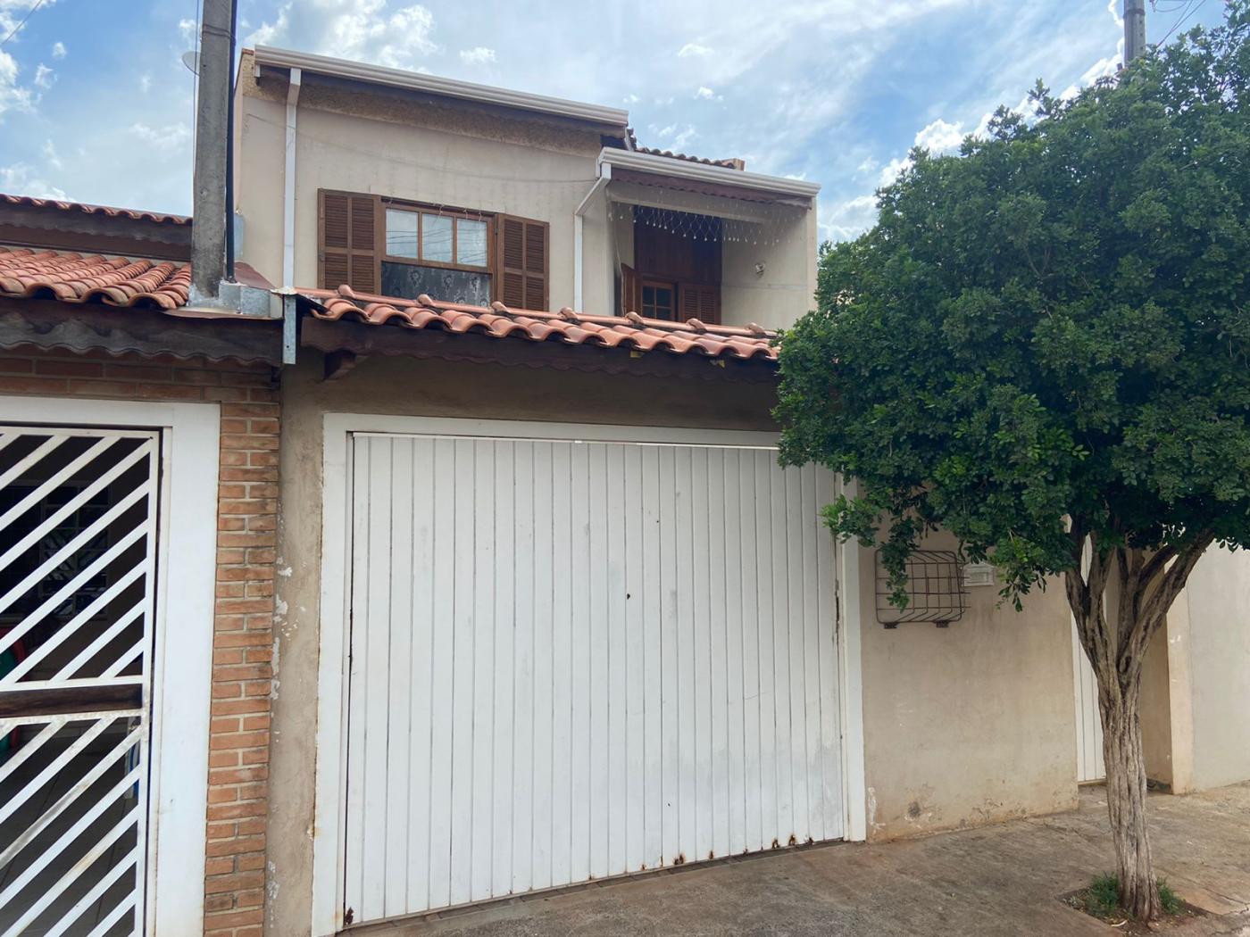 Casa à venda com 2 quartos, 150m² - Foto 1