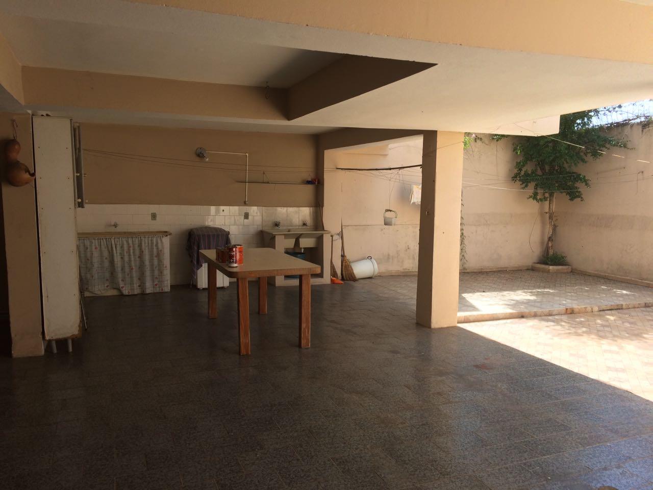 Casa à venda com 3 quartos, 300m² - Foto 8