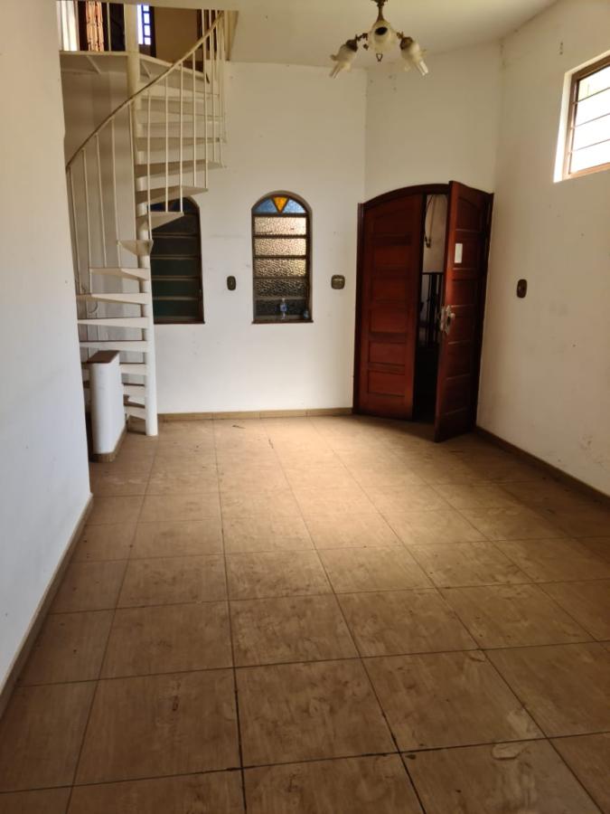 Casa à venda com 4 quartos, 460m² - Foto 2