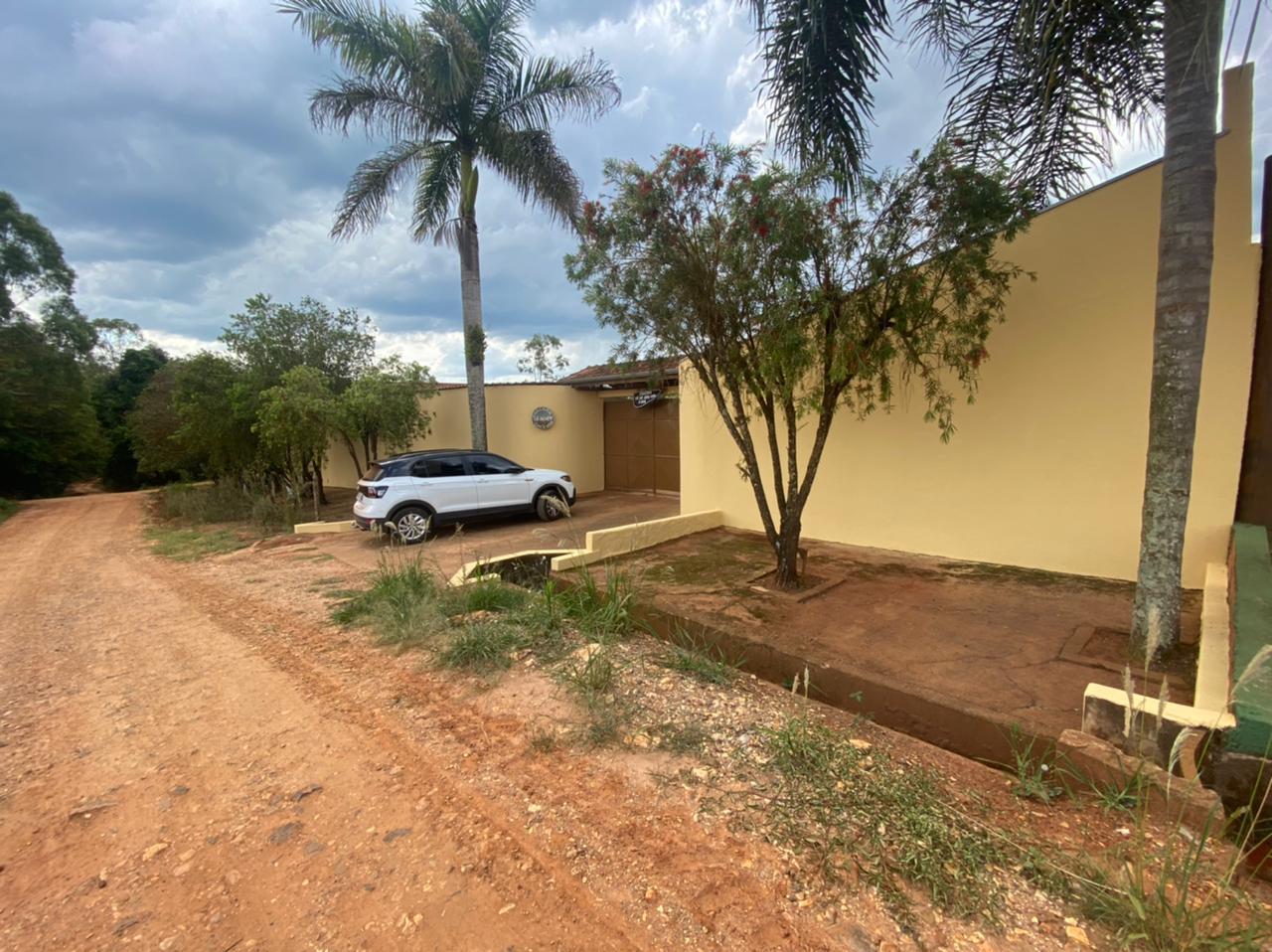 Chácara à venda com 3 quartos, 2500m² - Foto 1