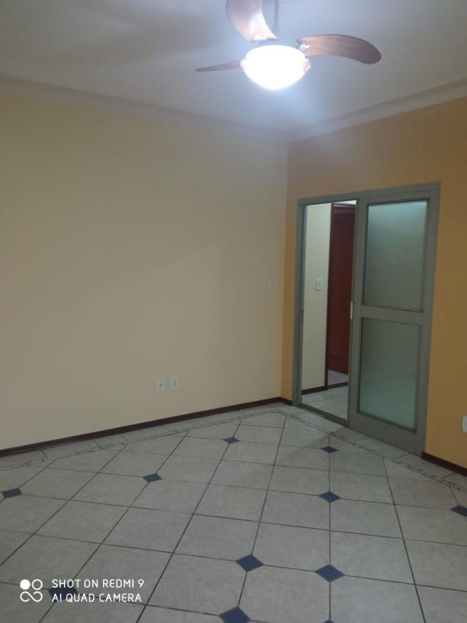 Casa de Condomínio à venda com 3 quartos, 258m² - Foto 4