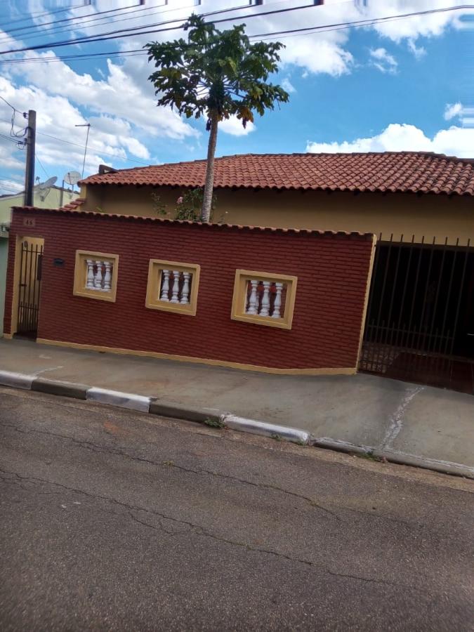 Casa à venda com 4 quartos, 341m² - Foto 1