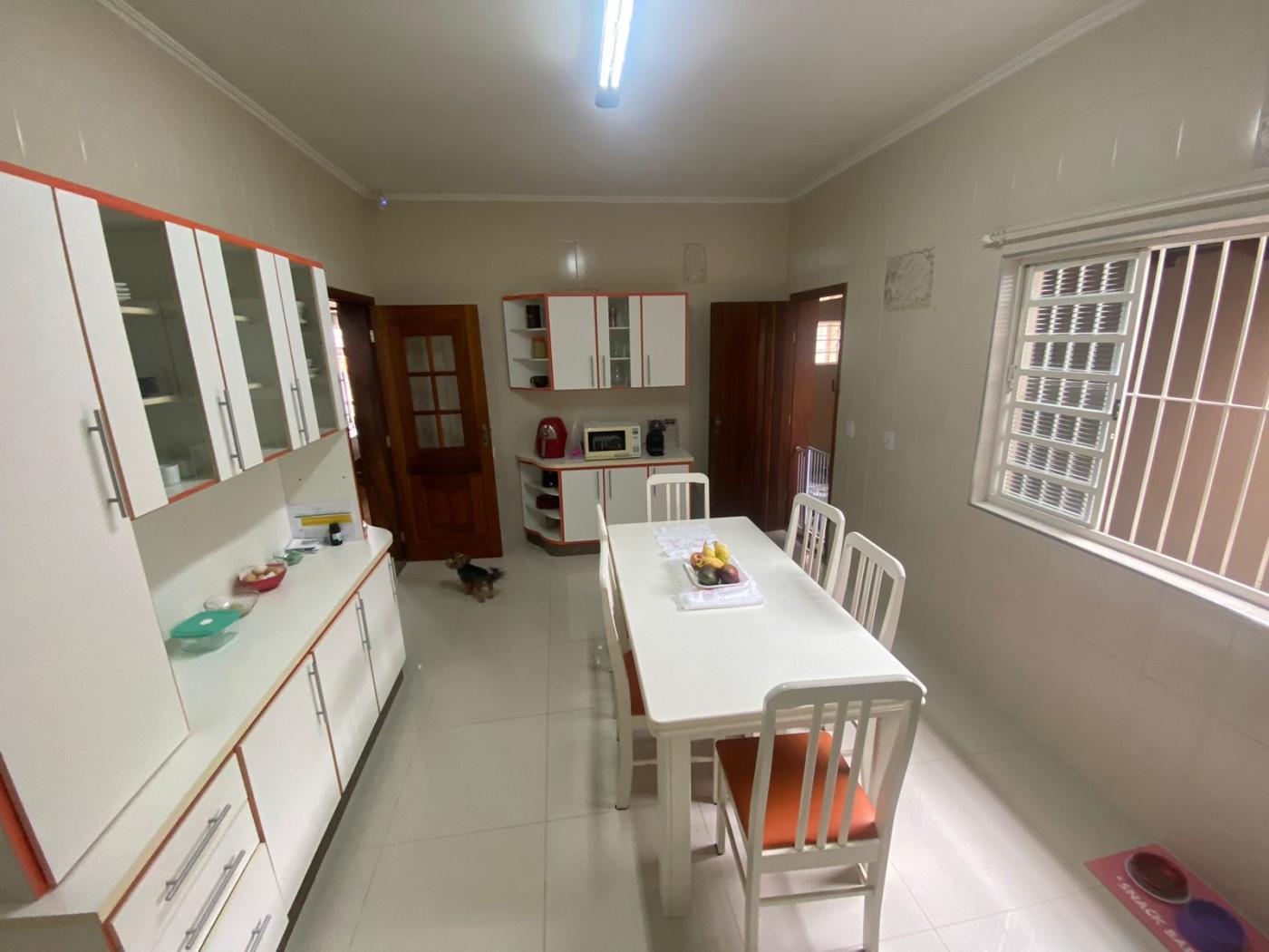 Casa à venda com 3 quartos, 338m² - Foto 18