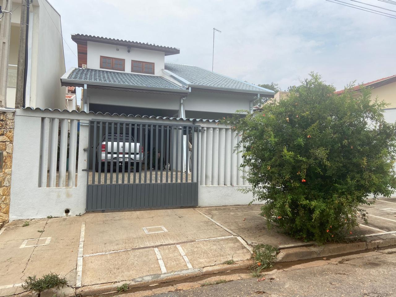 Casa à venda com 4 quartos, 300m² - Foto 1