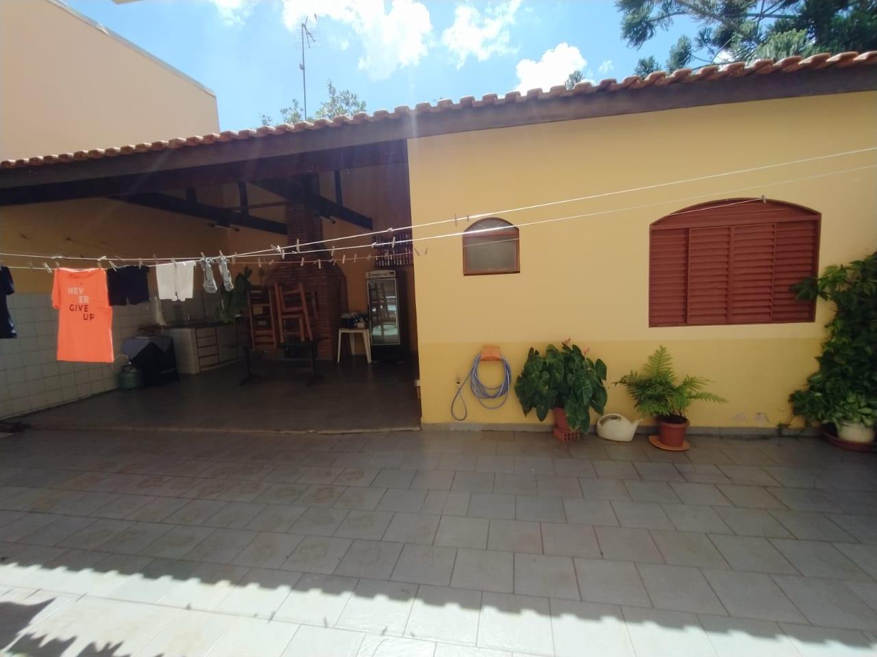 Casa à venda com 3 quartos, 254m² - Foto 2