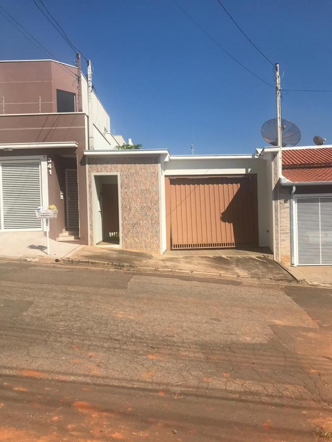 Casa à venda com 3 quartos, 1050m² - Foto 1