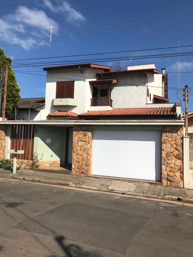 Casa à venda com 4 quartos, 300m² - Foto 1