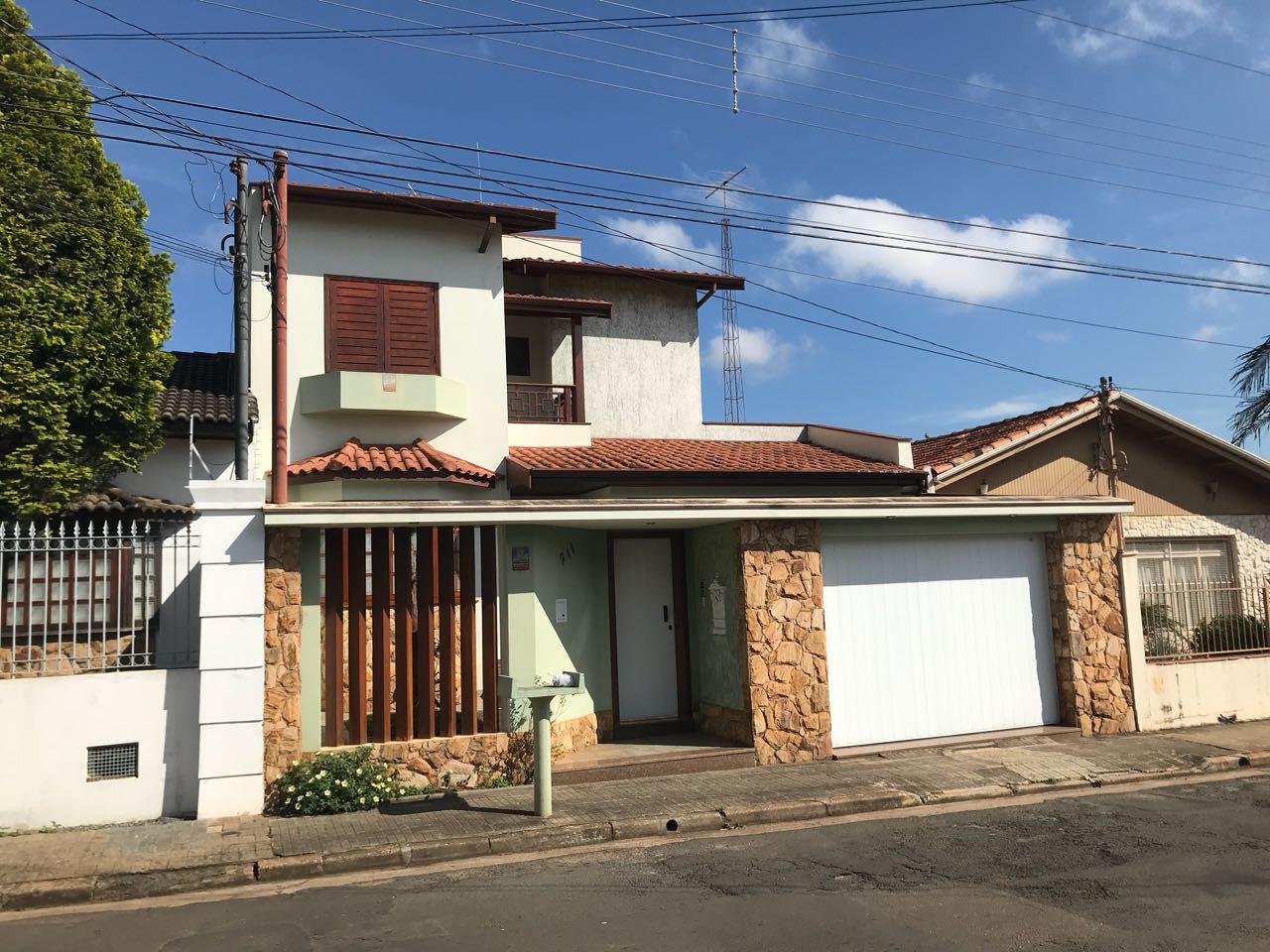 Casa à venda com 4 quartos, 300m² - Foto 2