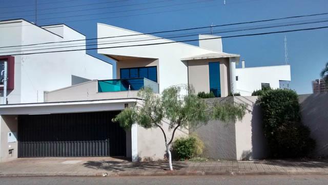 Casa à venda com 5 quartos, 450m² - Foto 1